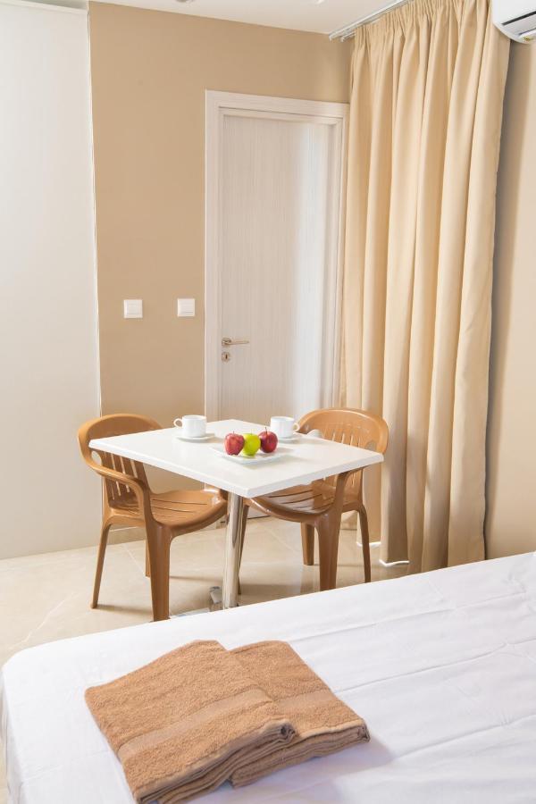 Marisa Napa Suites アヤナパ エクステリア 写真