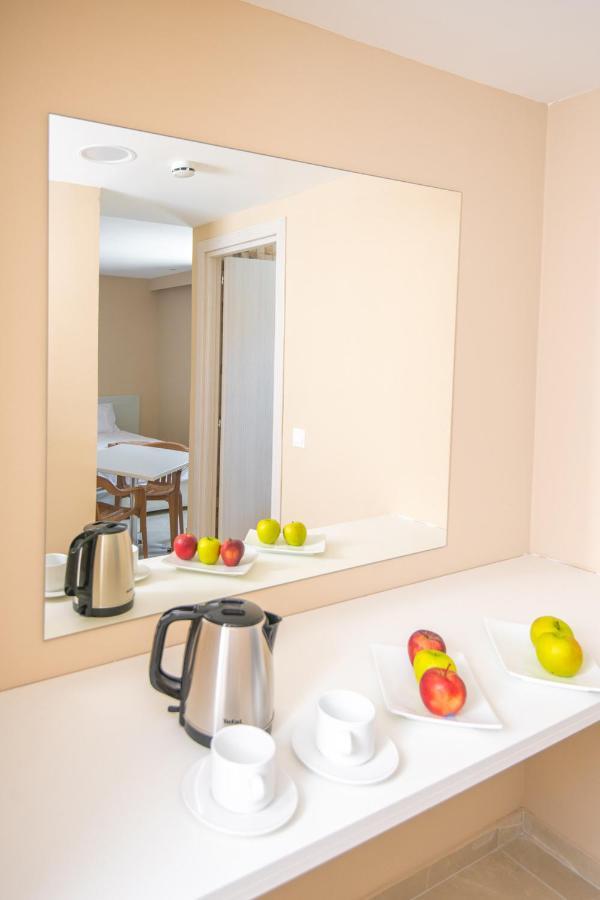 Marisa Napa Suites アヤナパ エクステリア 写真