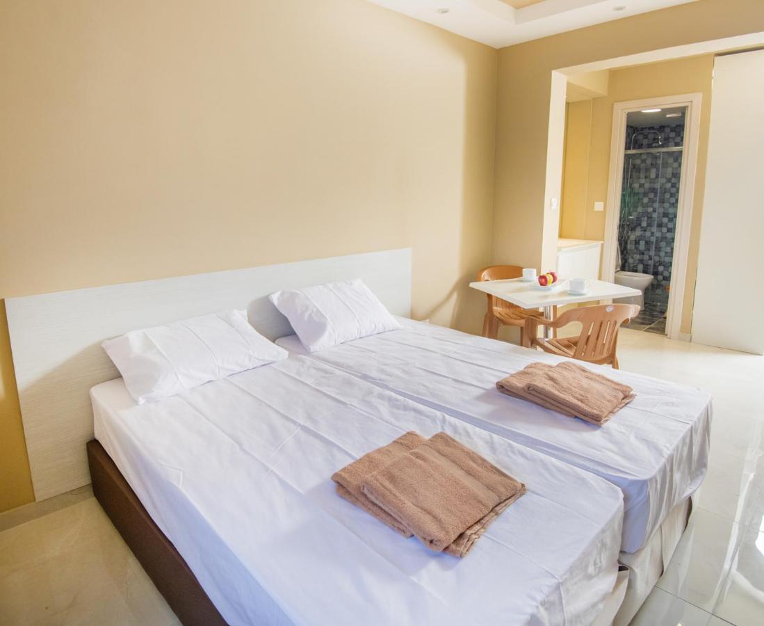 Marisa Napa Suites アヤナパ エクステリア 写真