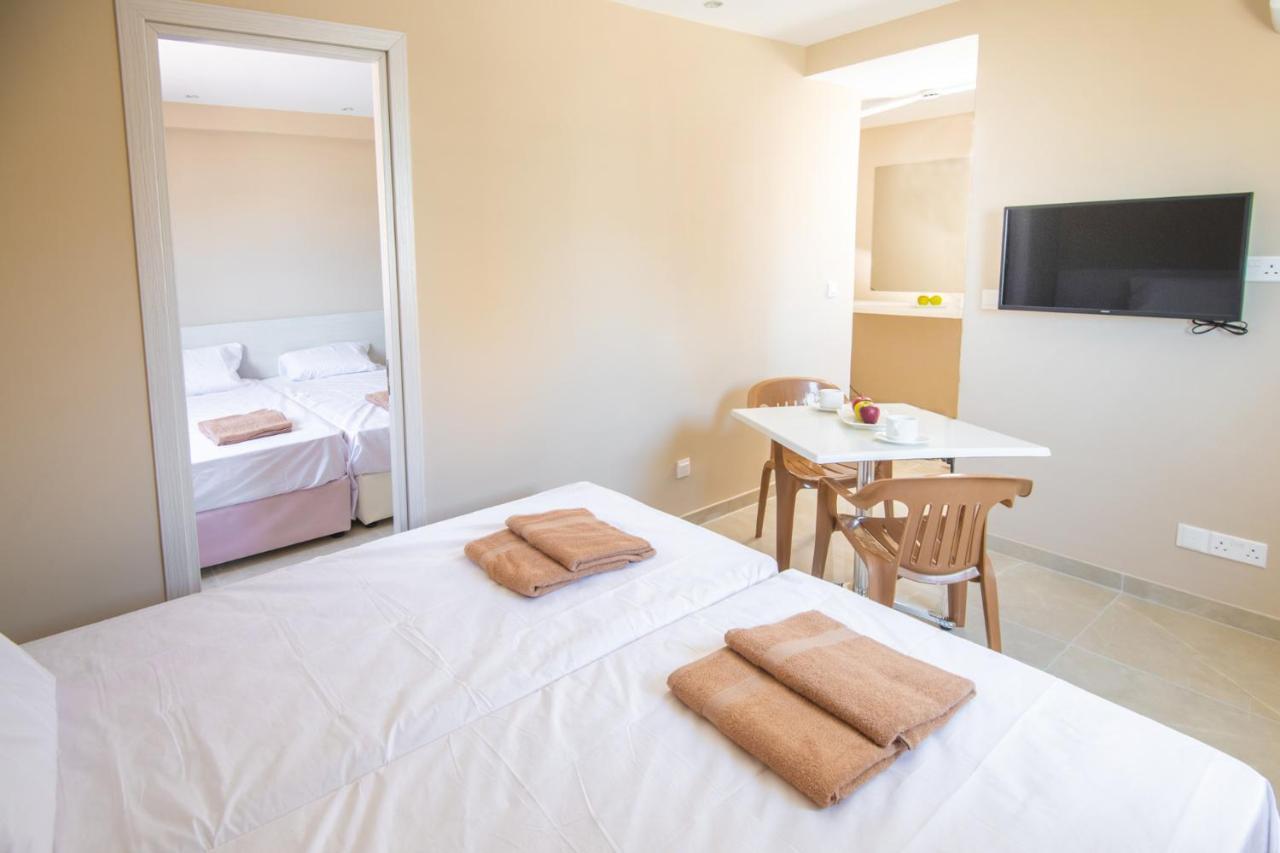 Marisa Napa Suites アヤナパ エクステリア 写真