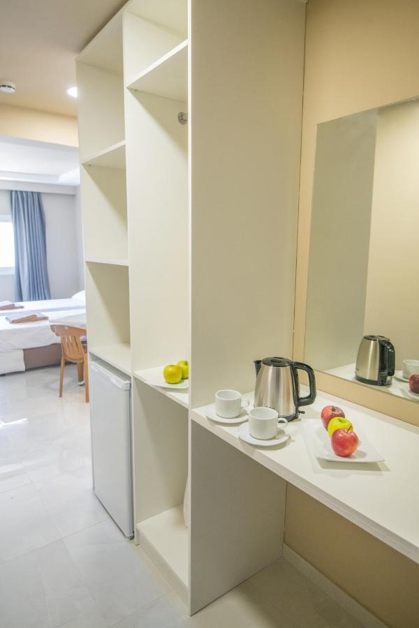 Marisa Napa Suites アヤナパ エクステリア 写真